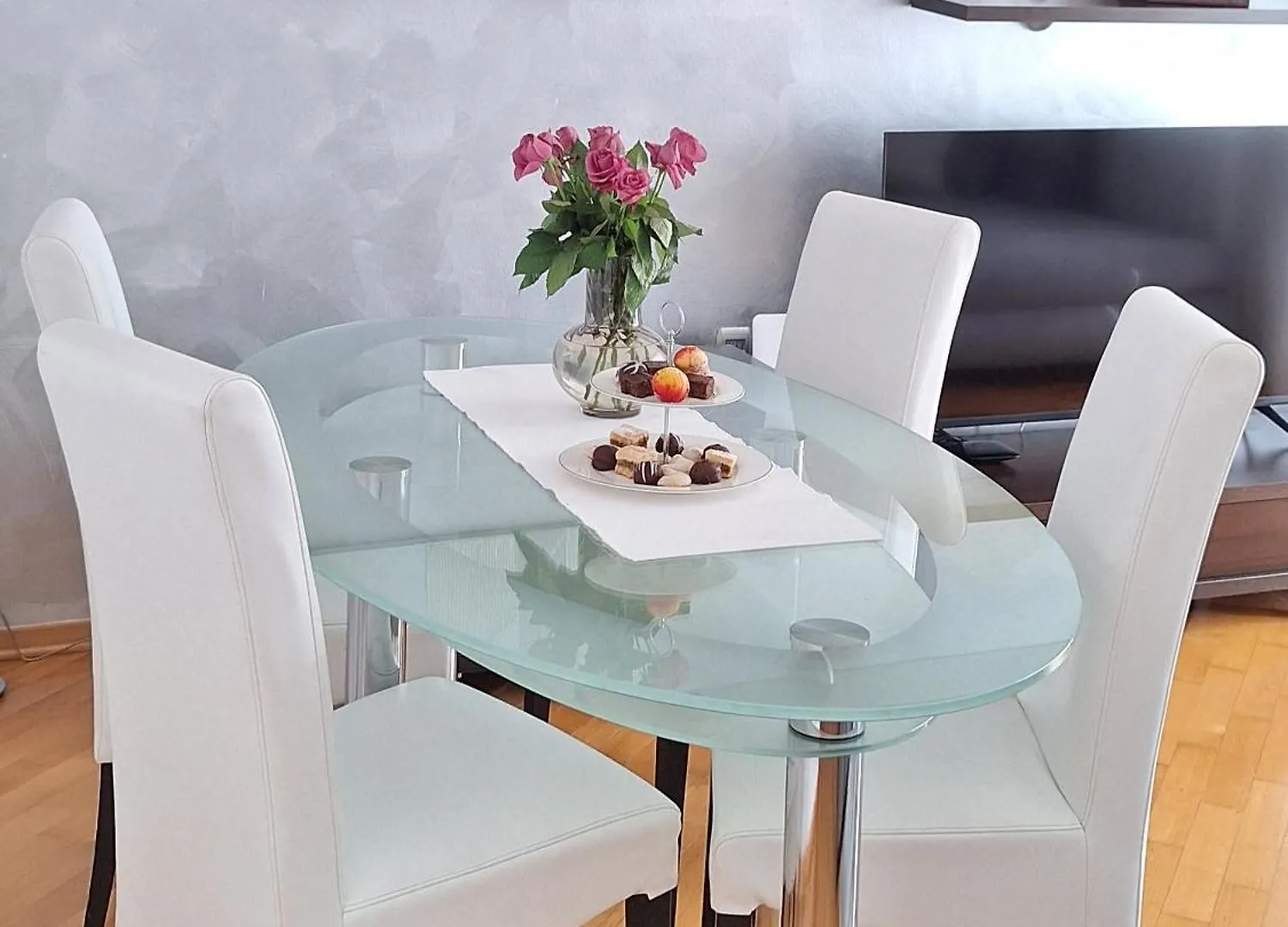 Leona Apartment Split