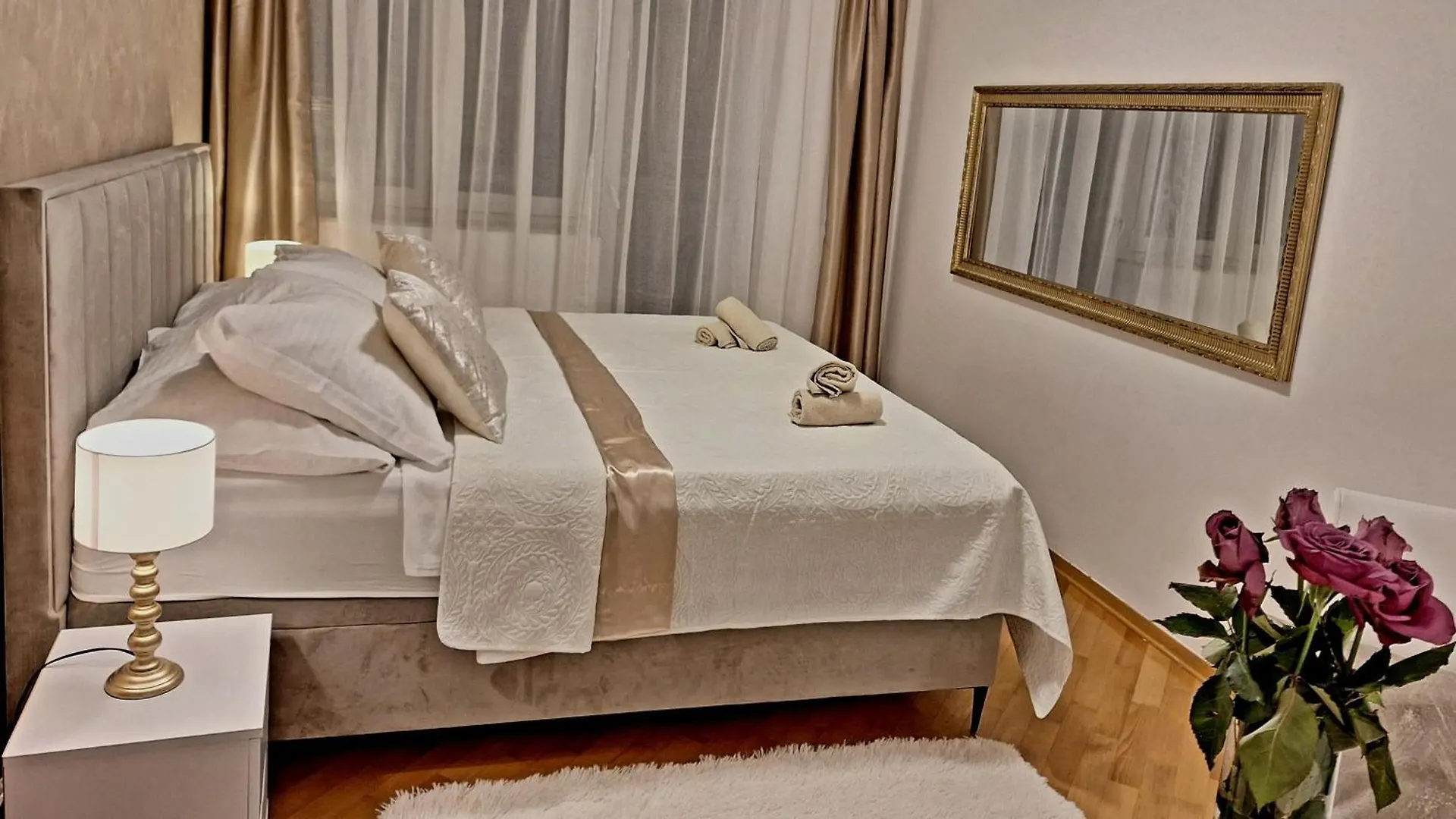 Leona Apartment Split