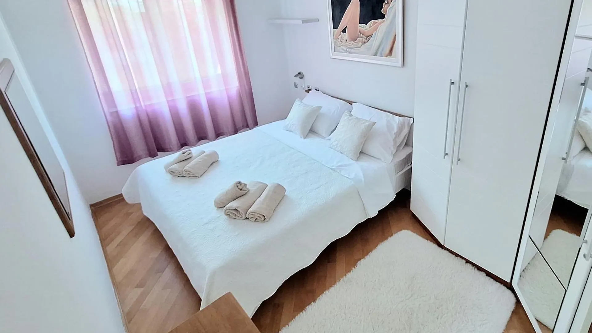 Leona Apartment Split 0*,